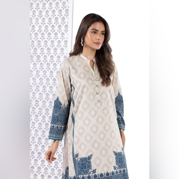 Khaadi 3 piece dress - Picture 2 of 14